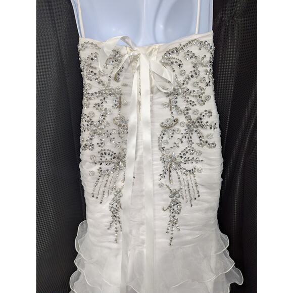 VENUS & BELLA! LUXE WHITE SCALLOPED LAYERS, JEWELED BODICE WEDDING GOWN! SZ 14 - Picture 11 of 15